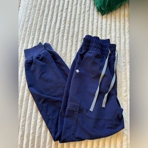 Navy blue FIGS scrub set - small